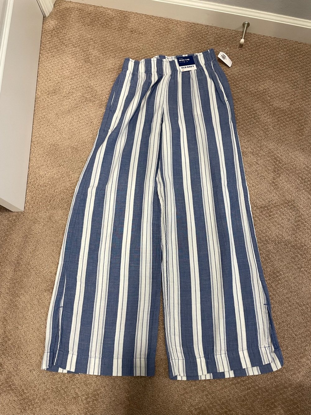 Petite Woman’s Old Navy Blue & White Striped Wide Leg Pants, size XS